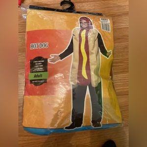 Couples costumes hotdog and mustard